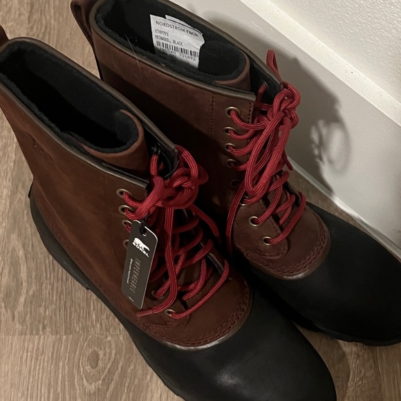 Women’s Sorel Boots - Picture 2 of 4